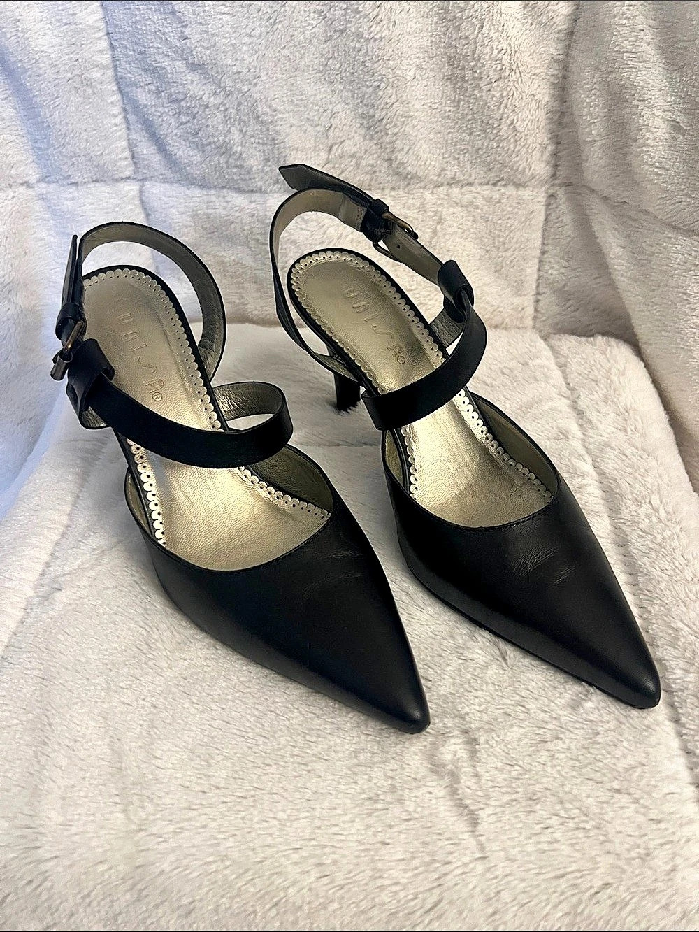 Unisa Black Pointed-Toe Heels